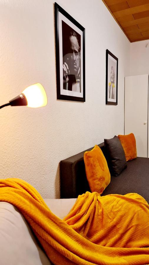 Elena Flat Sonnenblumen Duisburg Zentrum Bagian luar foto
